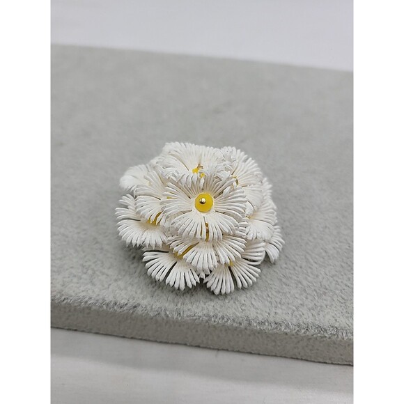 Vintage Daisy Cluster Brooch White Yellow Plastic Bead Domed Flower Hong Kong 2" - Picture 3 of 9